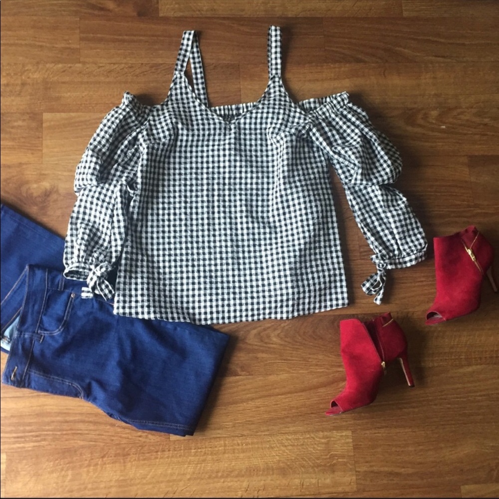 Gingham cold shoulder top